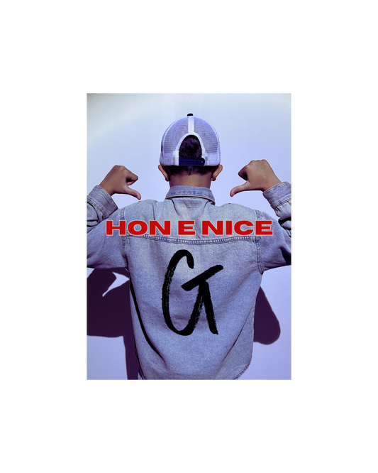 HON E NICE - Affisch